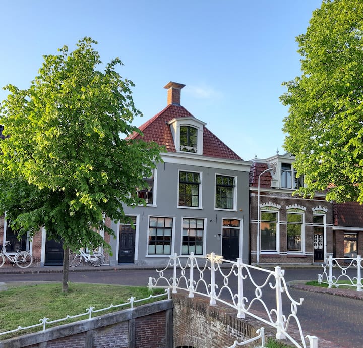 B&B De Koesfabriek Dokkum Centre at the canal