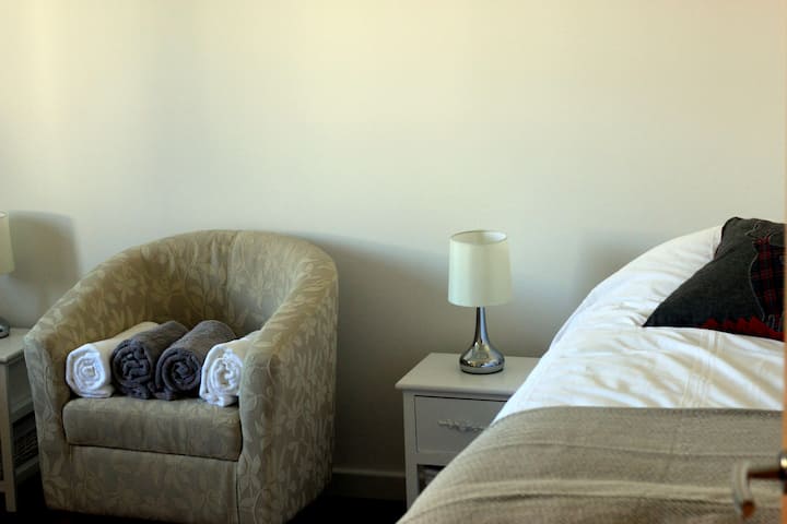 Second bedroom in twin configuration