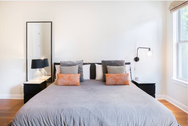 Modern Bungalow + Guest House in East Downtown gallery image 5