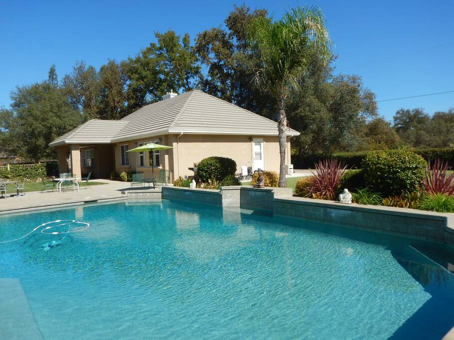 Swimming pool and guest house.