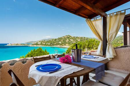 BEACH HOUSE WITH WONDERFUL SEA WIEW