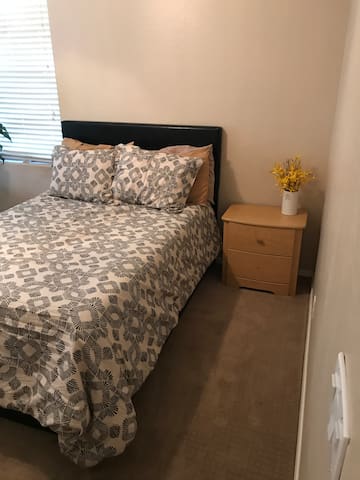 Comfortable Private Room w/ Extras