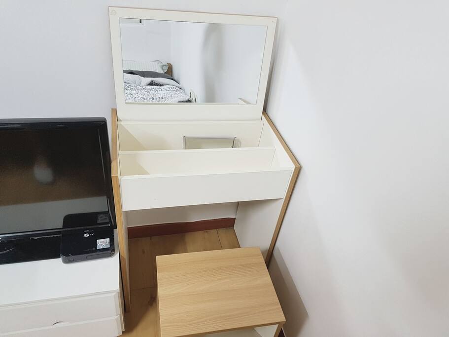powder desk