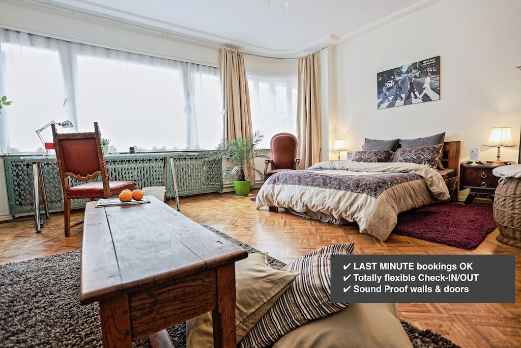 the HUUUGE room, 30sqm with a double bed inside.