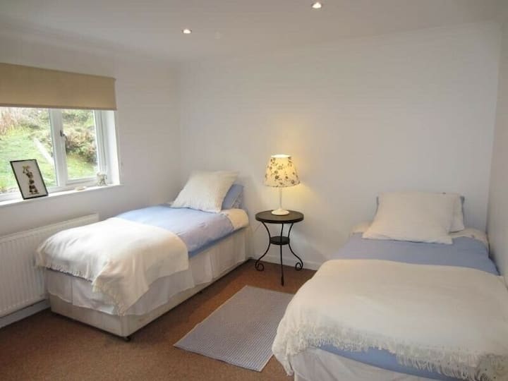 Bedroom 2 - Twin Beds