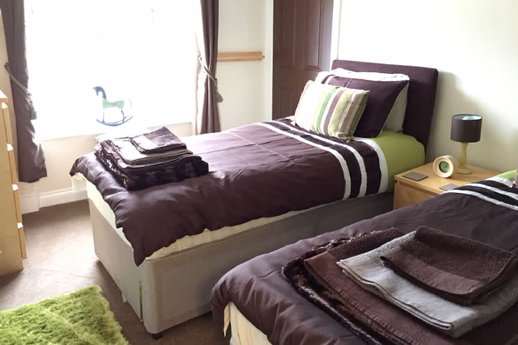 Bedroom 2 - set up with Twin Beds or can also be a Double (Super-king sized Bed)