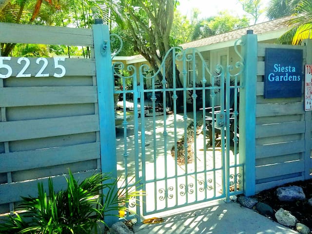 Siesta Gardens @ Siesta Key Village