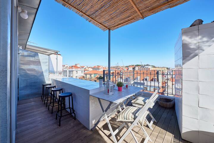 Chiado Terrace with stunning views – 3BR_3WC_AC! gallery image 3