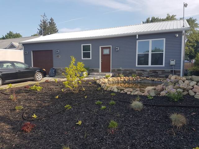 Modern on Crooked Lake w/spa   Near Trine & I-69