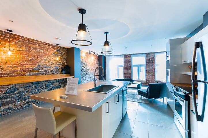 202 – Les Lofts St-Joseph – Par Les Lofts Vieux-QC gallery image 2