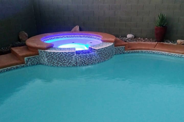 Vegas Strip View Vacation with pool and Hot tub