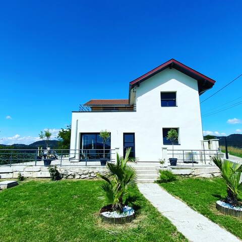 Villa Bellevue 1
(Entire ground floor accommodation)