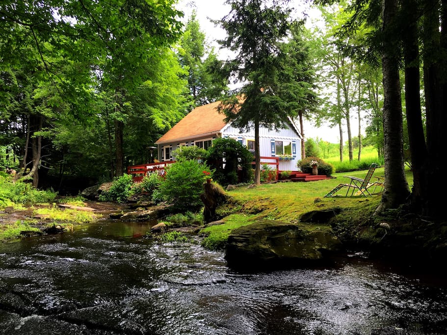 "The cottage and the location are both gorgeous." --Dustin, Rochester, NY