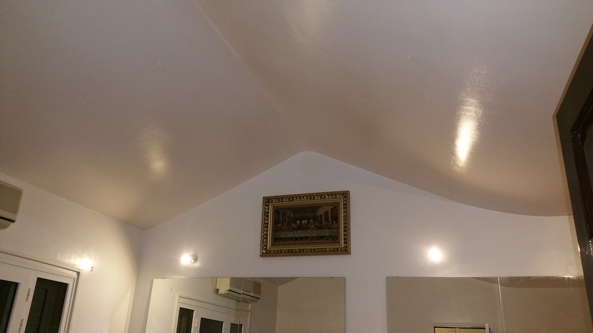 2 - воден покрив във всекидневната, който го прави по - просторен и по - красив