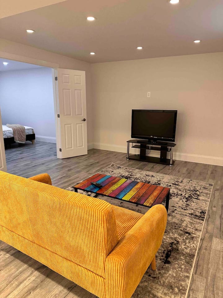 Beautiful Private Basement Suite With Tv - Kitchener