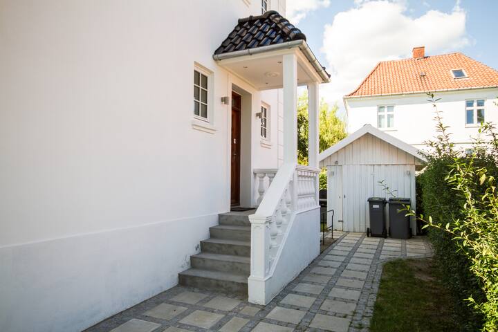 Fantastic villa in wonderful CPH gallery image 2