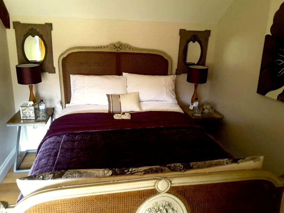 French themed ensuite room with Kingsize Bed