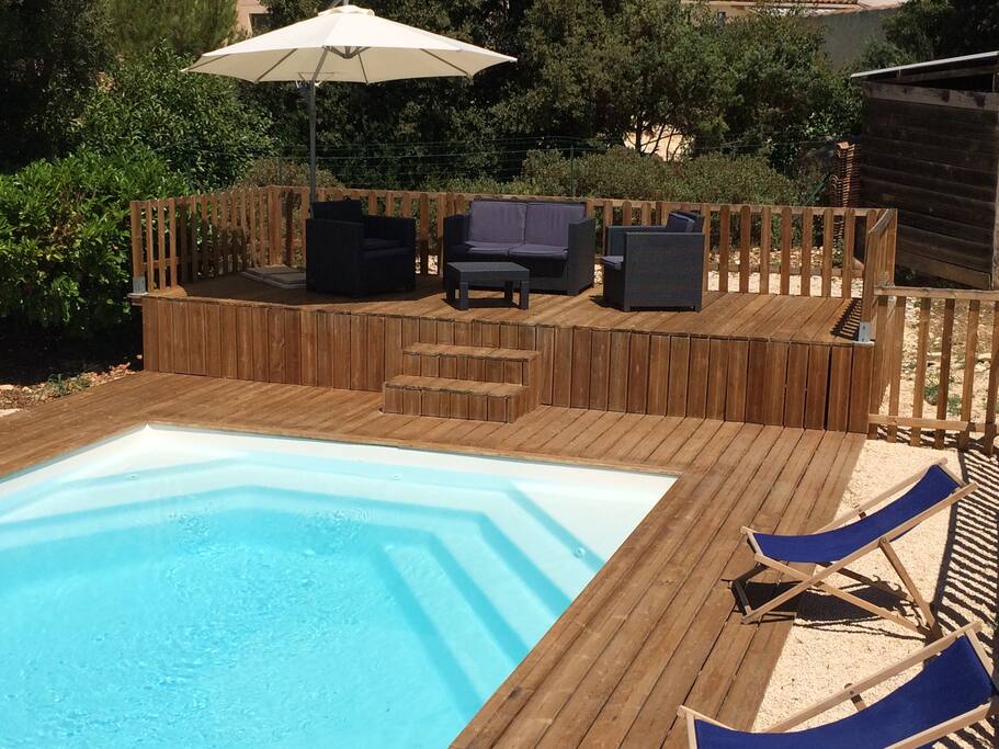 La piscine et sa terrasse
