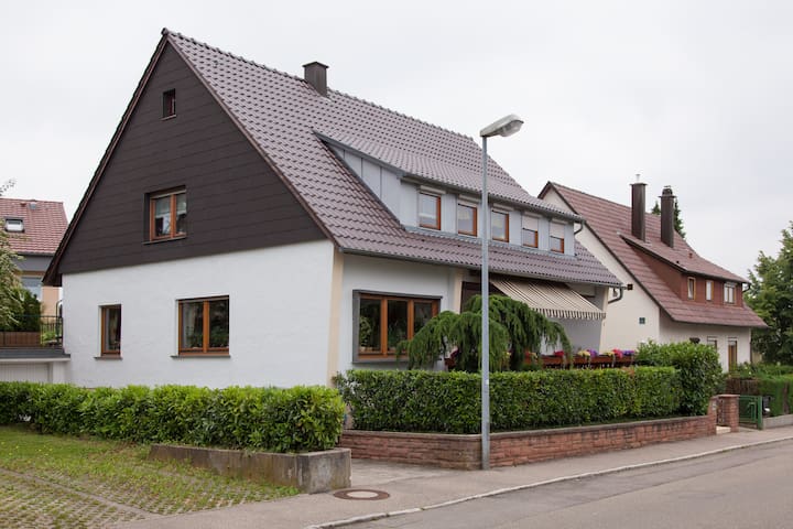 Small, beautiful studio close to Airport + Messe