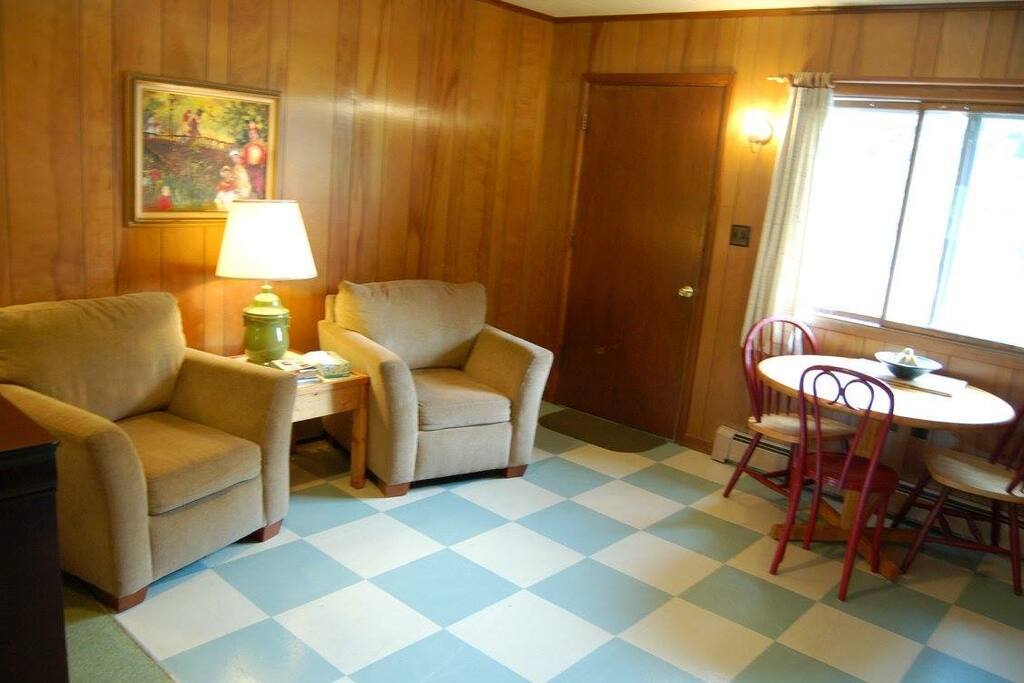 Sitting area and eating area.