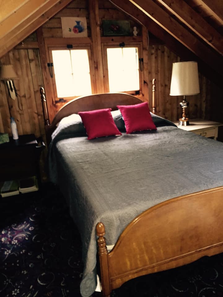 غرفة نوم في الطابق العلوي 