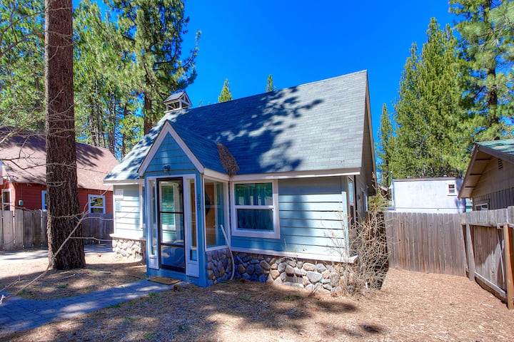 Remodeled Pet Friendly Cabin In Town W Fenced Yard Bbq Fireplace Cyh0645 Cabins For Rent In South Lake Tahoe California United States