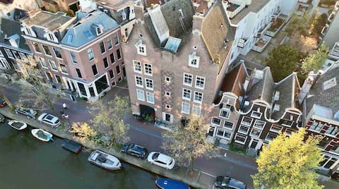 Popular Airbnb listing: Design apartment with canal view in Noord Holland