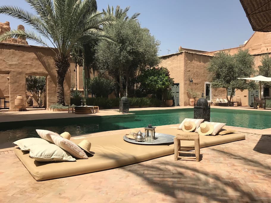 farniente au bord de la piscine