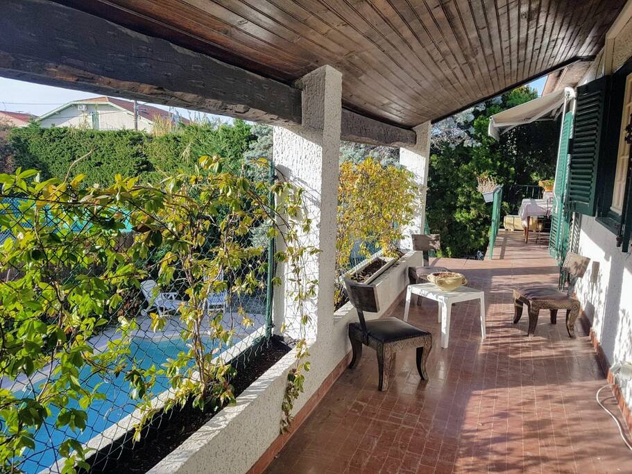 Terrasse avec vue piscine
