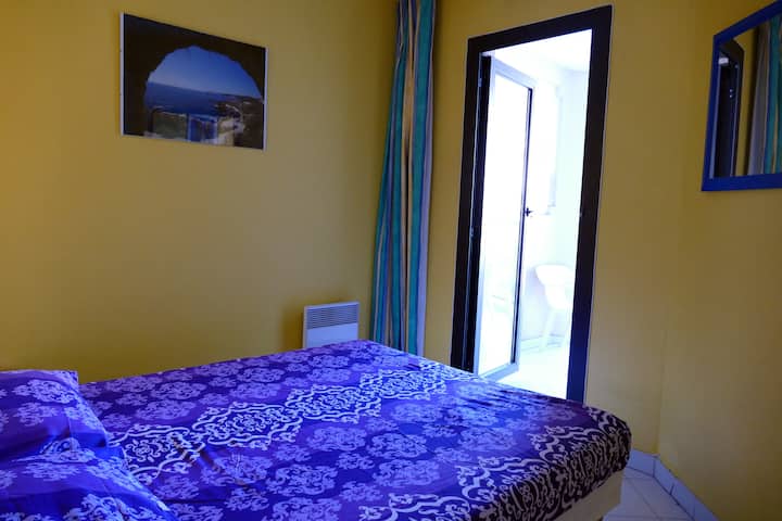 Habitación con vistas al mar y al Estérel.