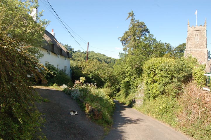 Lovely self-contained old bakehouse