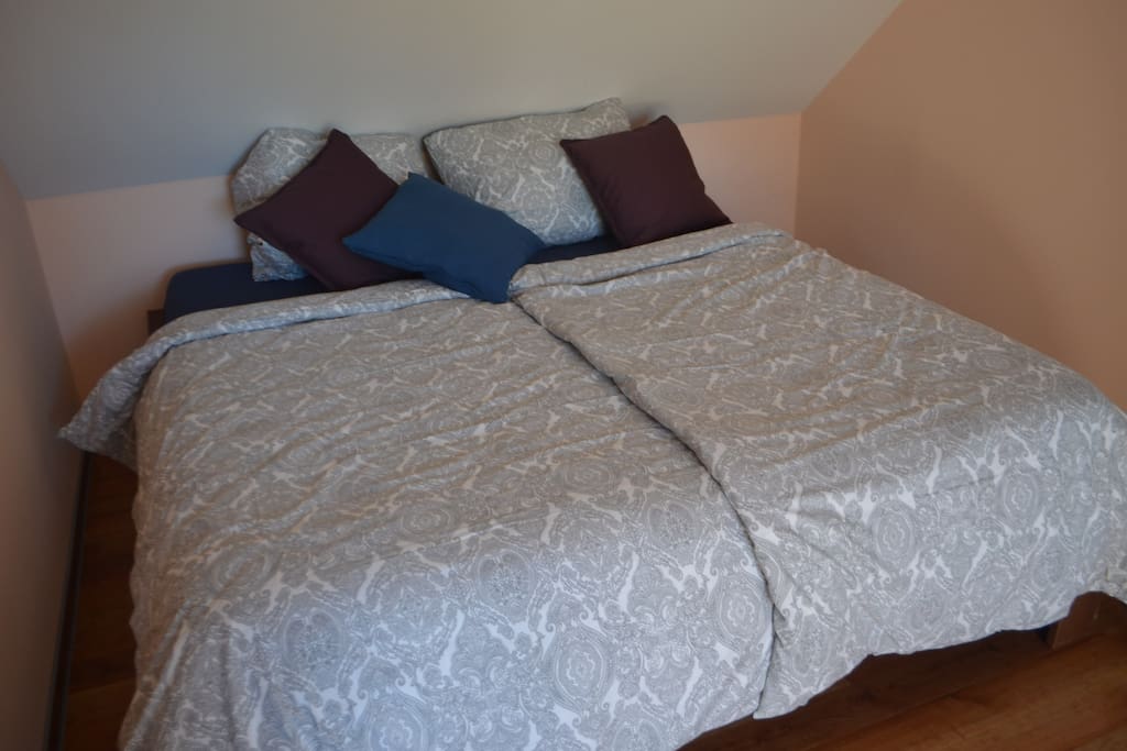 2. Schlafzimmer