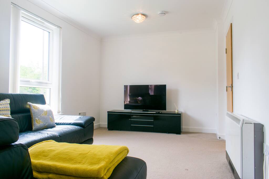 The Lounge area with a 48" smart 4k TV with cable.