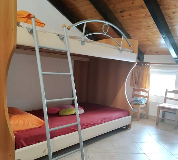 poschodová posteľ