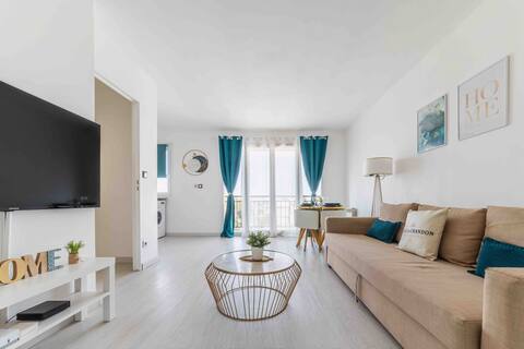Chic&Glamour CDG Airport – Paris – Private parking
