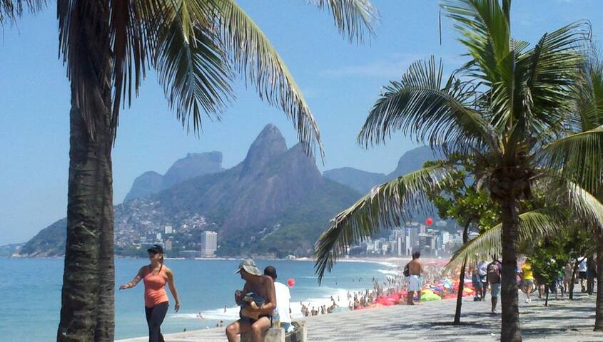 Ideal location Luxury Security 4br 60 FT to Beach gallery image 5