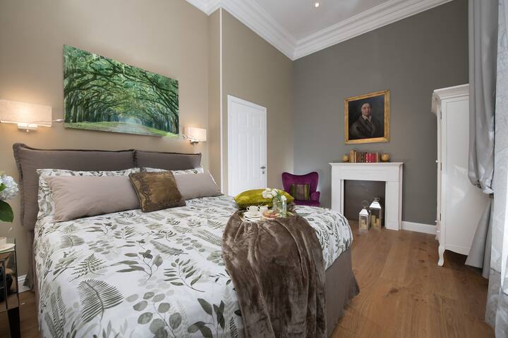 Designer flat 3 bed/2 bath near Vatican gallery image 3