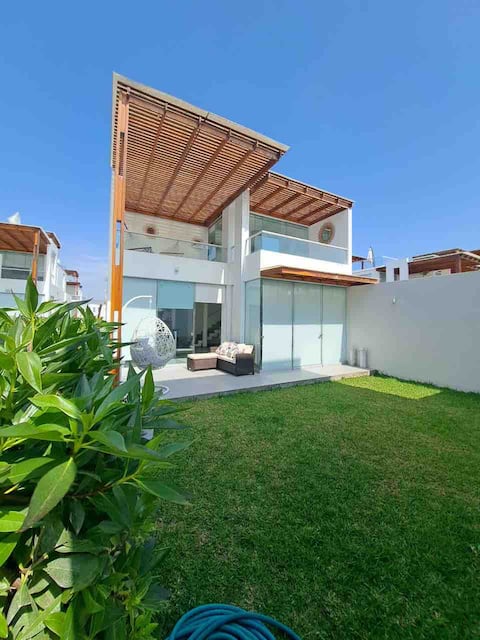Beach house in Asia with pool