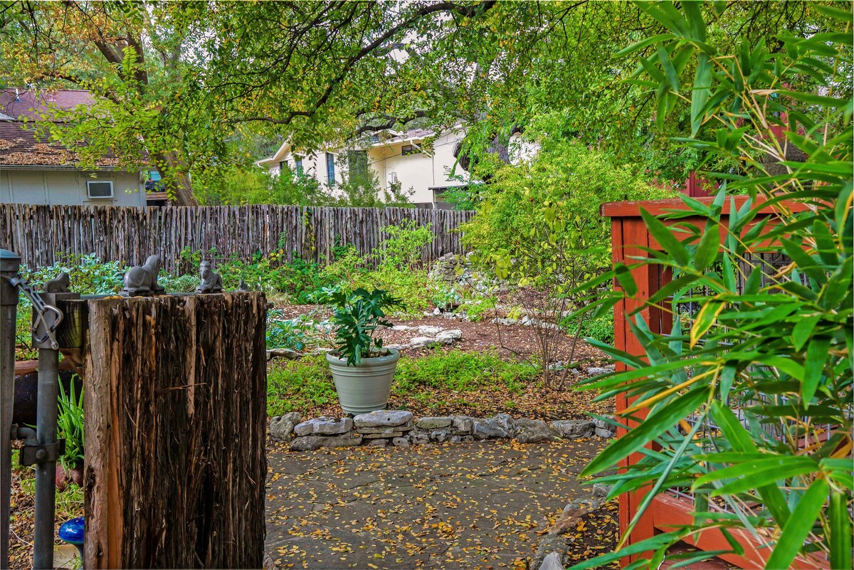 Chill in Cherrywood Close to UT, Downtown