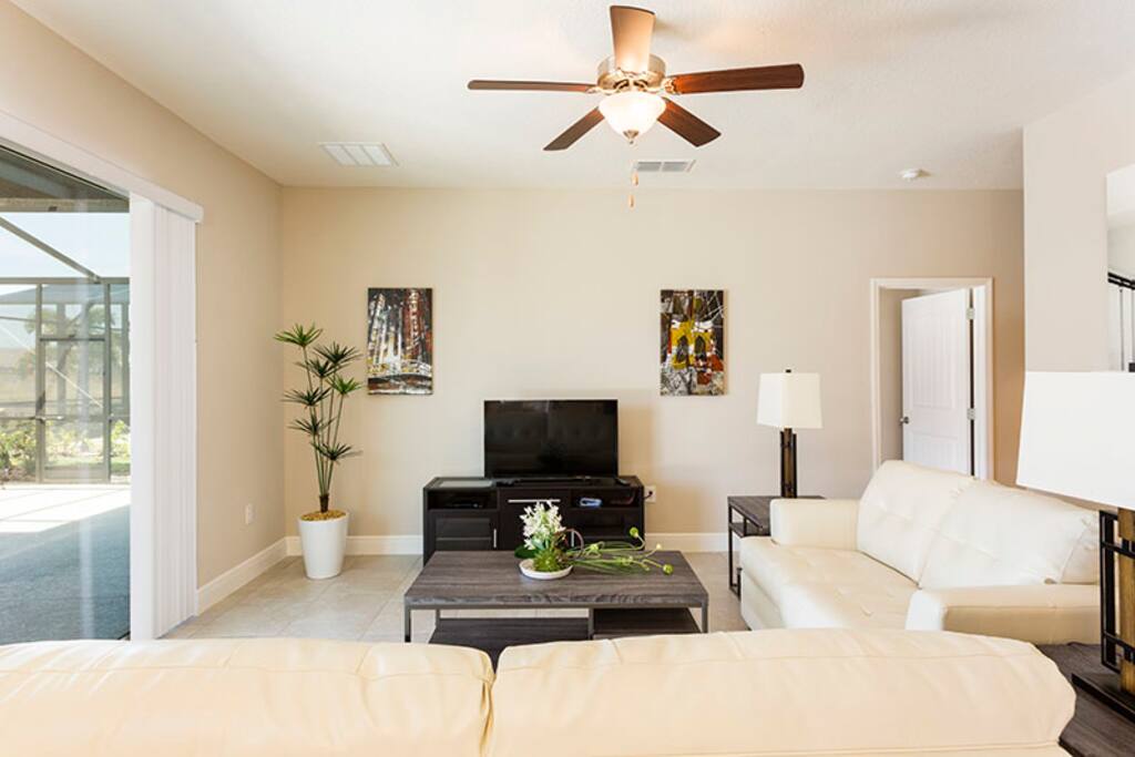 Living Room - 02