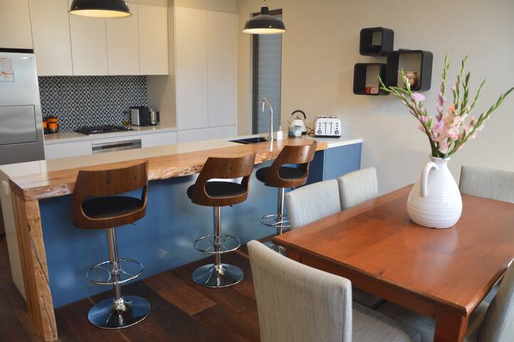 Designer House – Sydney City 7 Minutes by Train gallery image 4