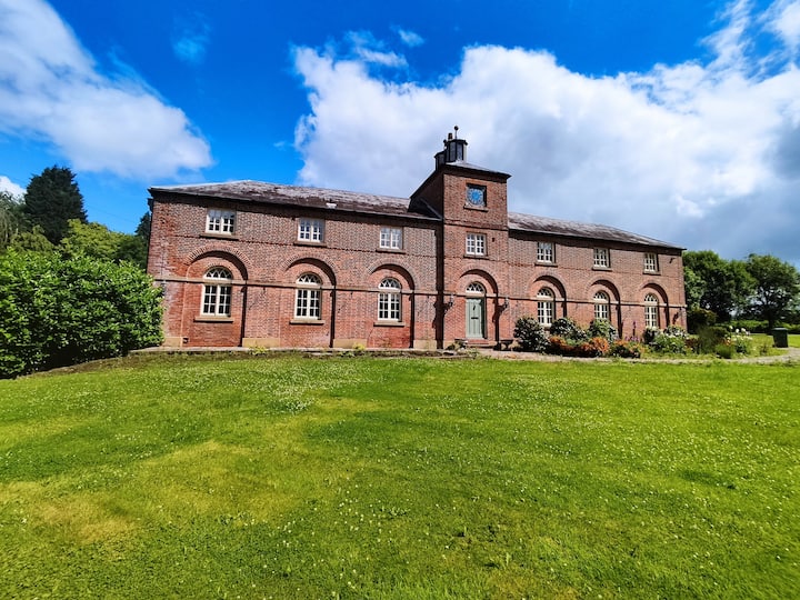 Butler's Cottage within Private Country Estate Houses for Rent in