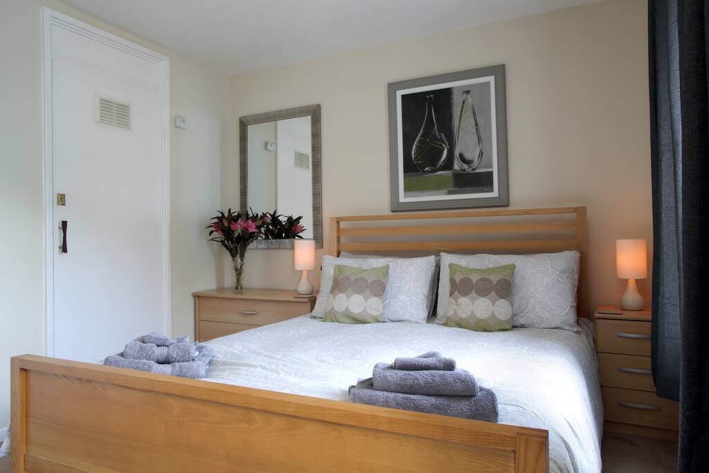 Kingsize bedroom with great views