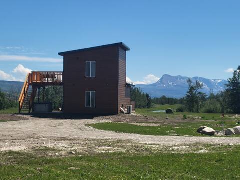 Cozy 2 bedroom cabin w/ a terrific mountain view!