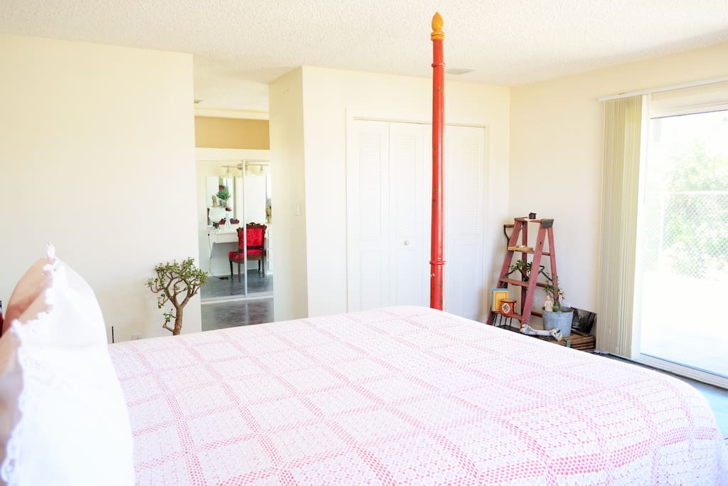 1 Queen size bed. 2 single beds available upon request.