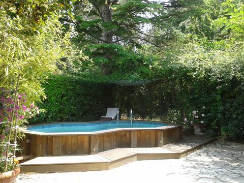 Grand studio ds jardin avec piscine
