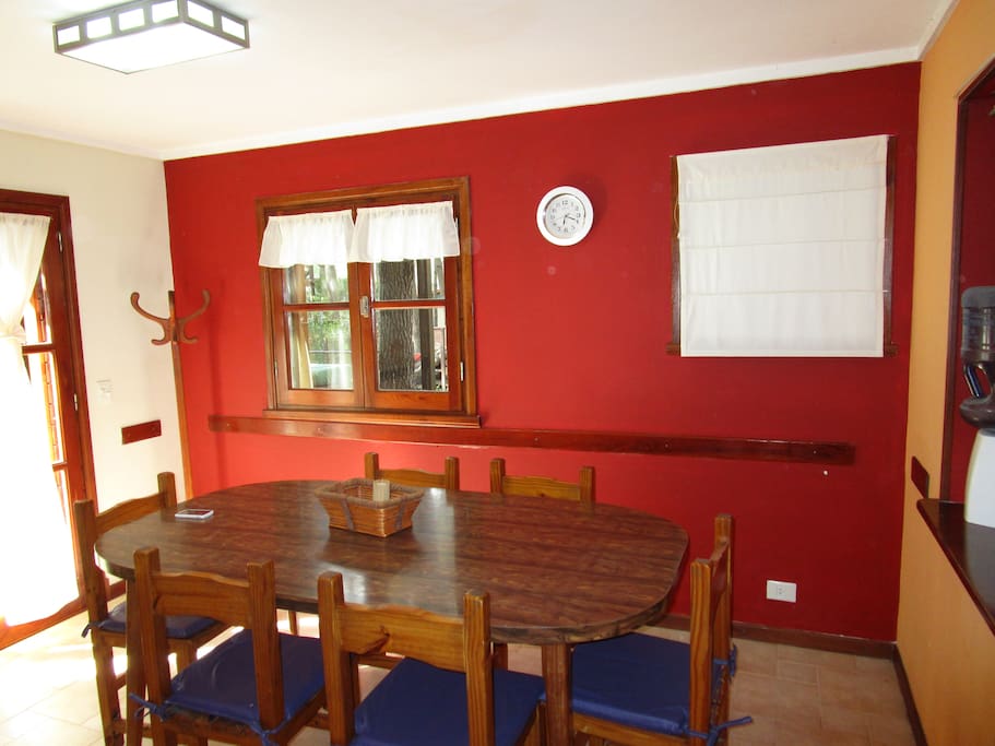 ,Comedor cómodo y espacioso.