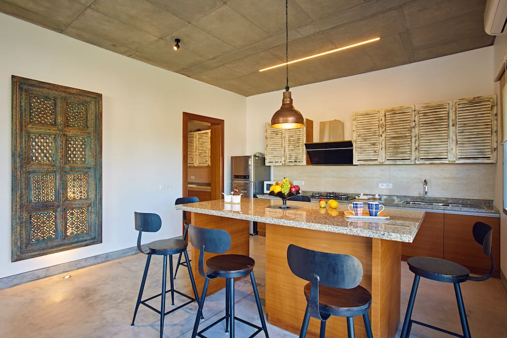 KITCHEN & DINING