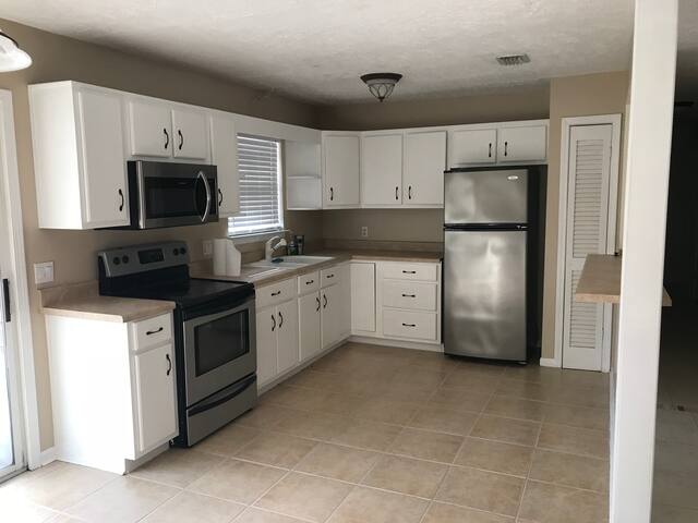 Private Bedroom-Full Size Gel Memory Foam Mattress