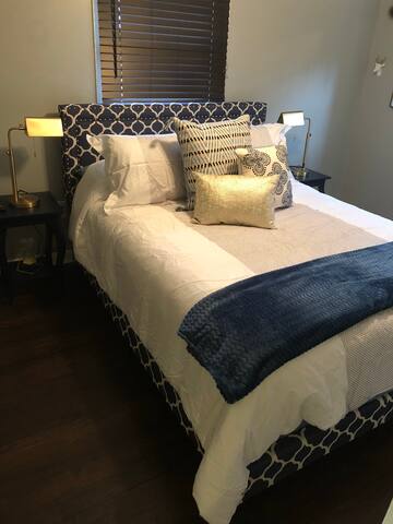 Late bookings welcome. Queen Bed- WiFi & Netflix